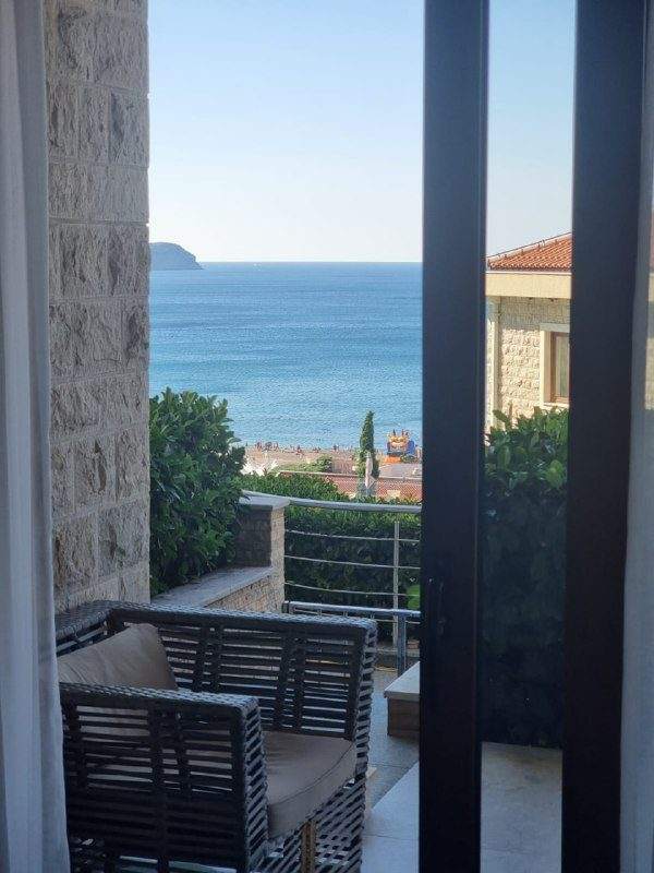 🏠 Студия · Бечичи · €1 200 / мес — фото 1 из 10