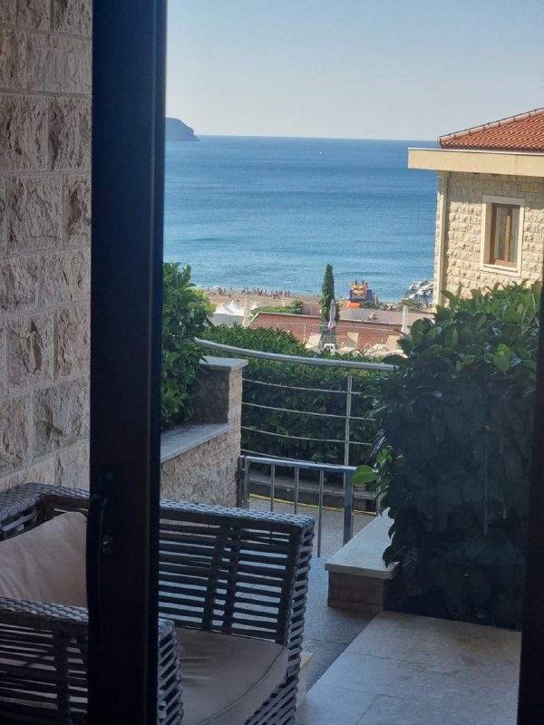 🏠 Студия · Бечичи · €1 200 / мес — фото 3 из 10