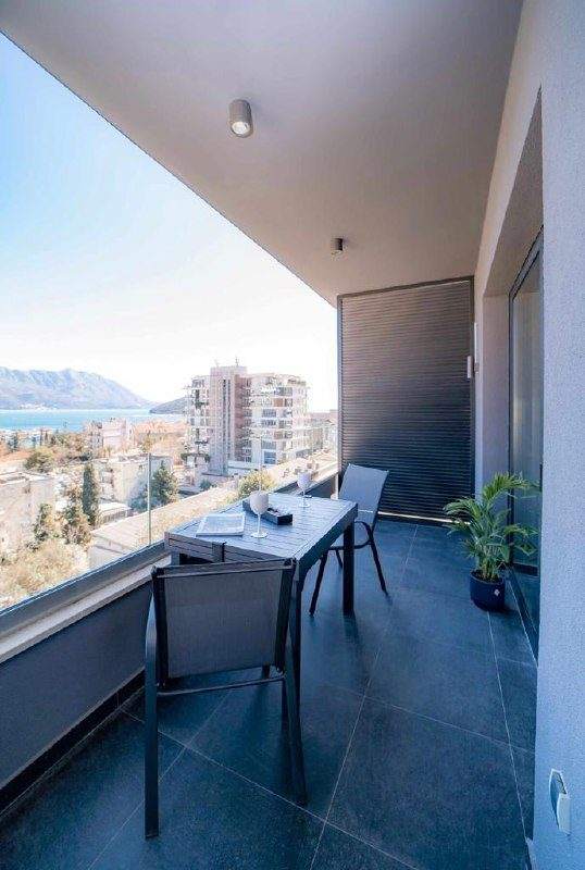 🏠 Квартира с 1 спальней · Будва, Центр · €1 400 / мес — фото 2 из 8