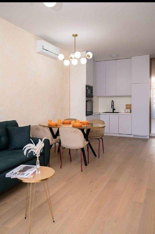 🏠 Квартира с 1 спальней · Будва, Центр · €1 400 / мес — фото 5 из 8