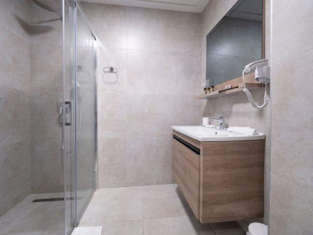 🏠 Квартира с 1 спальней · Бечичи · €900 / мес — фото 9 из 10