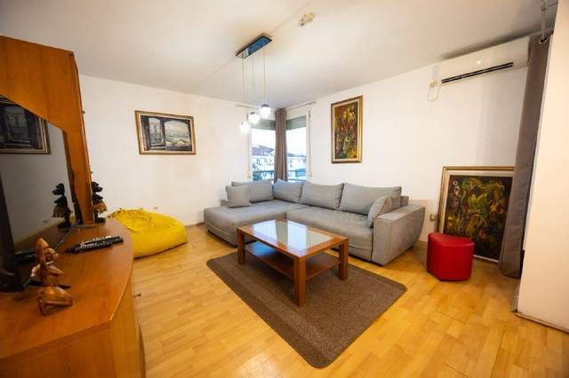 🏠 Квартира с 1 спальней · Будва, Обилазница · €450 / мес — фото 1 из 10