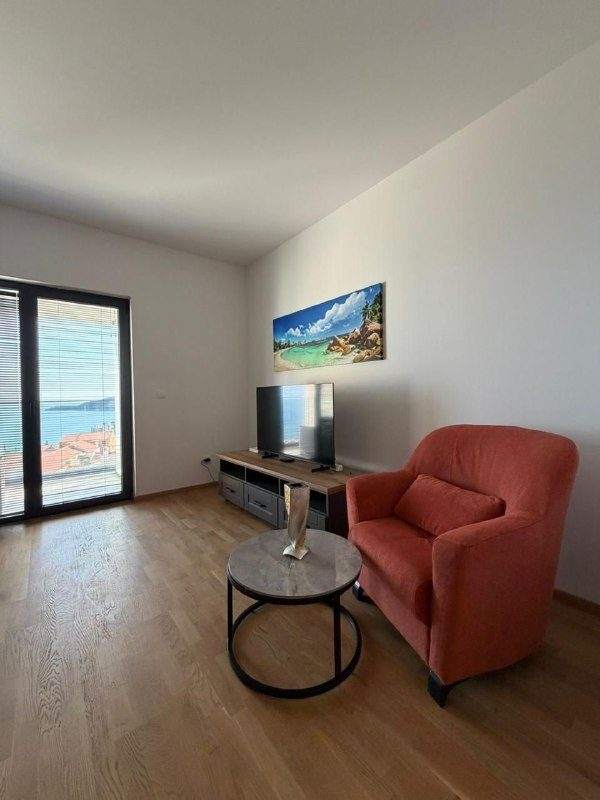 🏠 Квартира с 2 спальнями · Бечичи · €650 / мес — фото 1 из 9